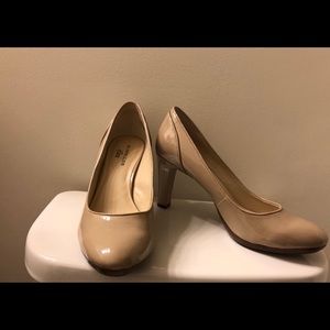 Anne Klein Iflex nude pumps - lightly worn